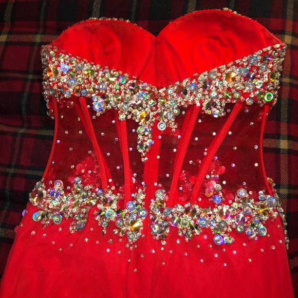 [Tiffany Designs] Red formal gown - Picture 5 of 8